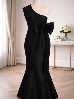 Elegant Black One Shoulder Formal Dress with Bow, Size Small